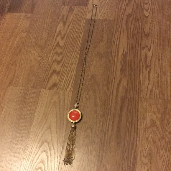 Jewelry - Long coral & gold colored necklace